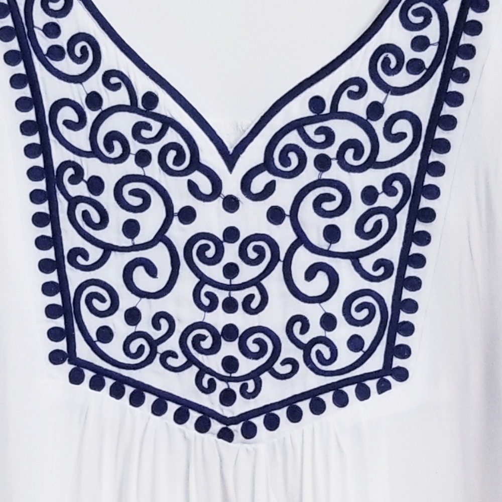 WHITE NAVY PLUS SIZE TOP - Picture 6 of 7